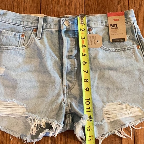 Levi’s original 501, high rise, button fly, light wash cutoff denim jean shorts - Picture 12 of 15